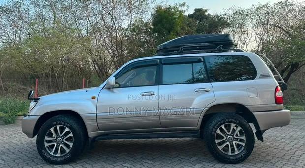 Toyota Land Cruiser 1999 Silver