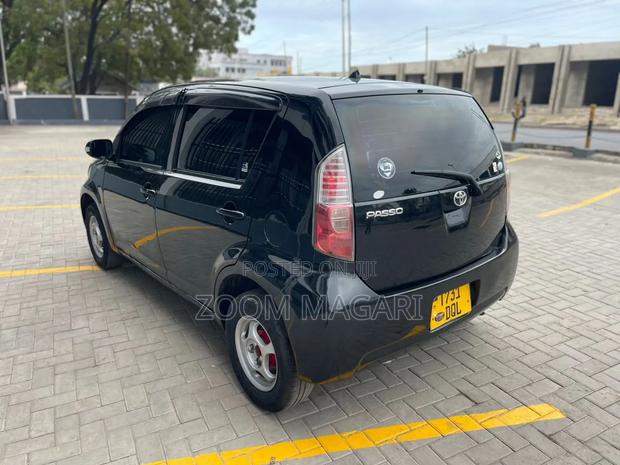 Toyota Passo 2004 Black