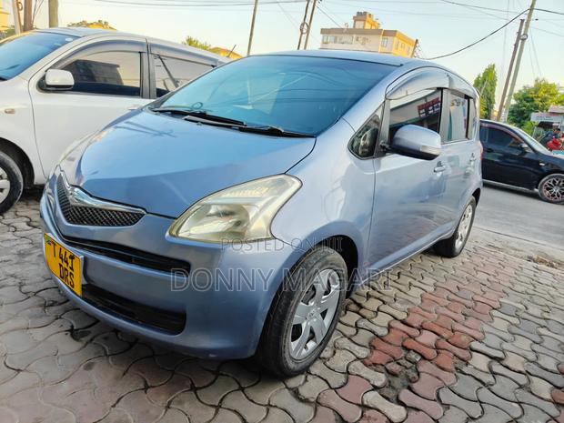 Toyota Ractis 2006 Blue