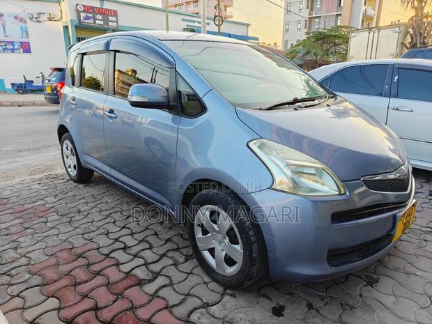 Toyota Ractis 2006 Blue