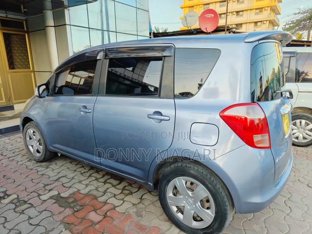 Toyota Ractis 2006 Blue