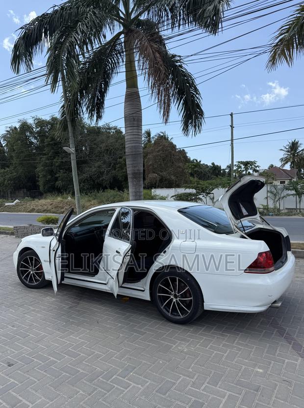 Toyota Crown Royale 2005 White