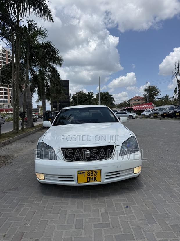 Toyota Crown Royale 2005 White