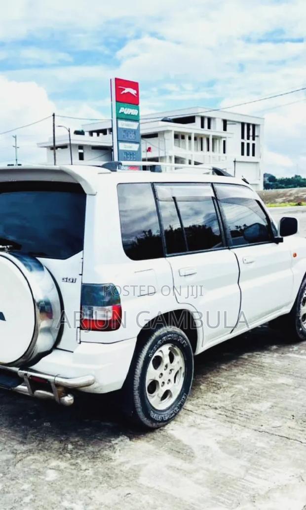 Mitsubishi Pajero 2004 White