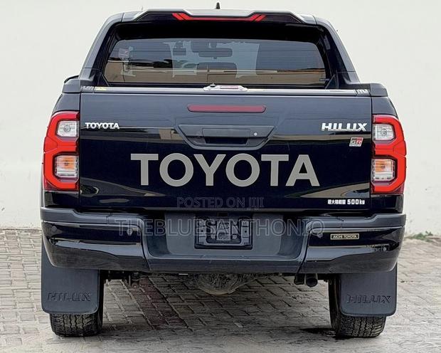 Toyota Hilux 2022 Black