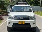 Toyota Fortuner 2.7 AWD 2004 White for sale