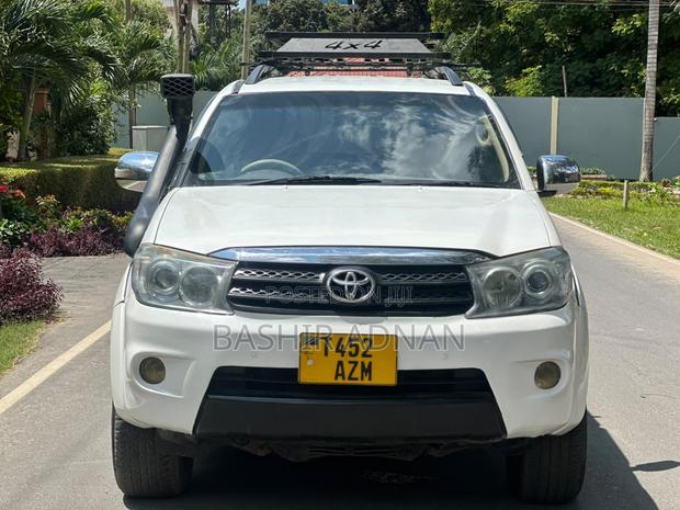 Toyota Fortuner 2.7 AWD 2004 White