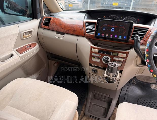 Toyota Noah 2005 White