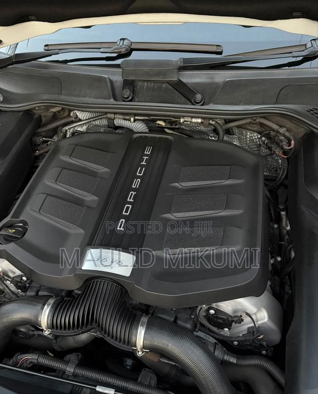 Porsche Cayenne 2016 White