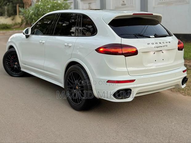 Porsche Cayenne 2016 White