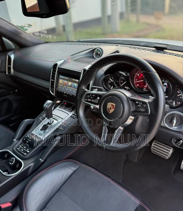 Porsche Cayenne 2016 White