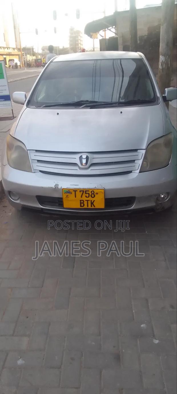 Toyota IST 2004 Silver
