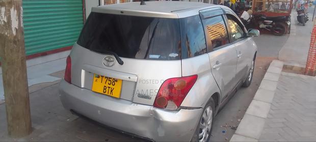 Toyota IST 2004 Silver
