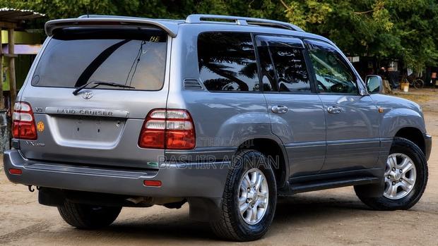 Toyota Land Cruiser 100 VX 4.7 V8 2005 Gray