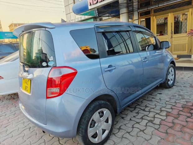 Toyota Ractis 2006