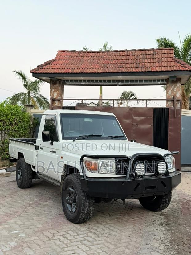 Toyota Land Cruiser 79 Series 2014 White