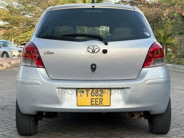 Toyota Vitz 1.0 FWD 5dr 2007 Silver