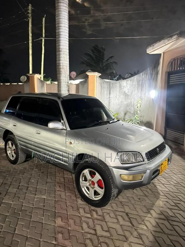Toyota RAV4 1999 White