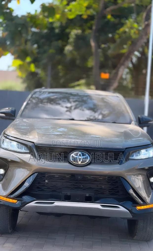 Toyota Fortuner 2021 Burgundy