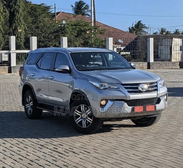 Toyota Fortuner 2.8 D RWD 2017 Silver