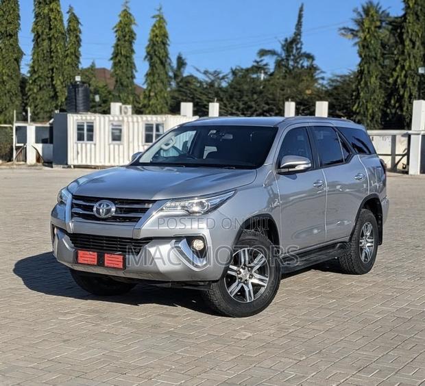 Toyota Fortuner 2.8 D RWD 2017 Silver