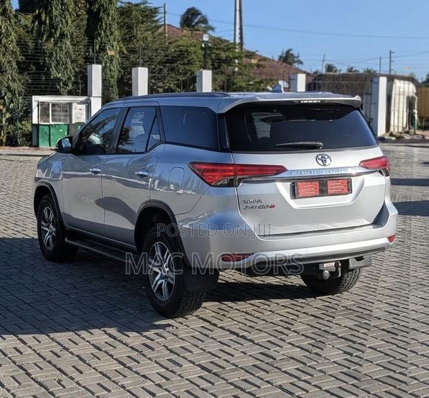 Toyota Fortuner 2.8 D RWD 2017 Silver