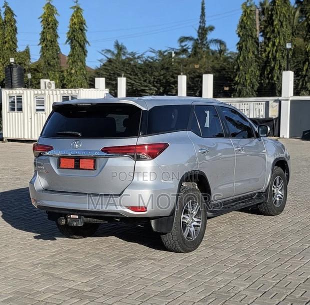 Toyota Fortuner 2.8 D RWD 2017 Silver