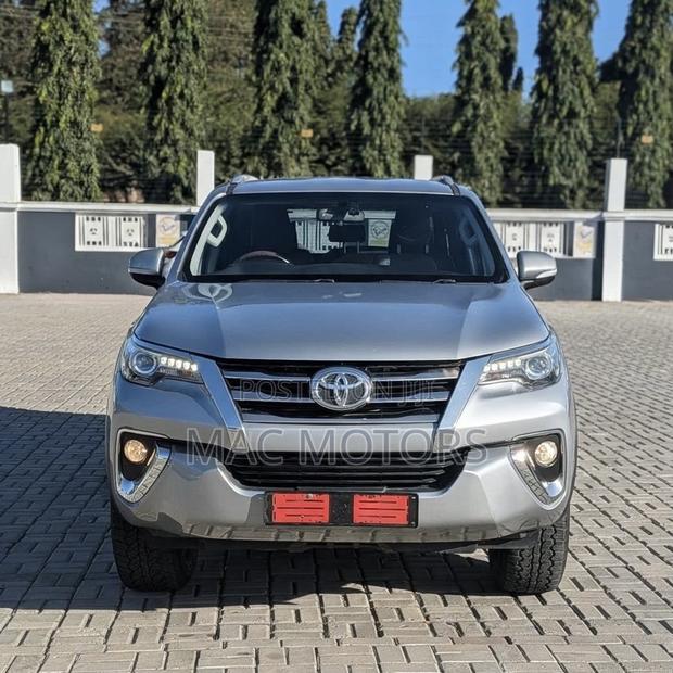 Toyota Fortuner 2.8 D RWD 2017 Silver