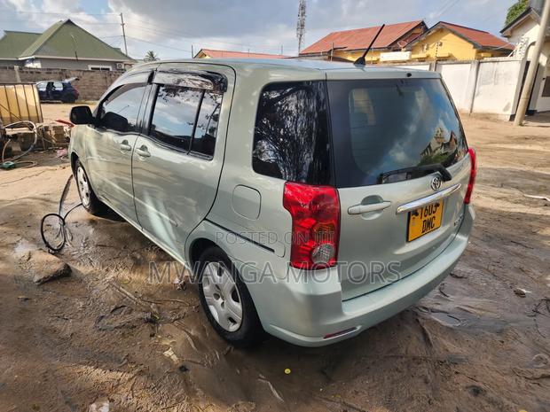Toyota Raum 2005 Green