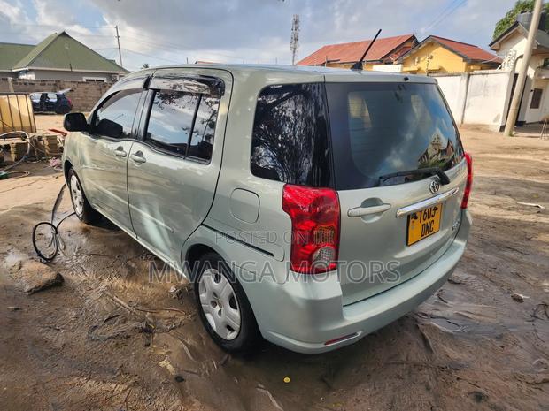 Toyota Raum 2005 Green