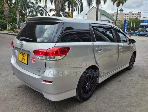 Toyota Wish 2011 Silver