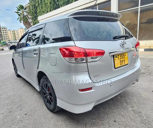 Toyota Wish 2011 Silver