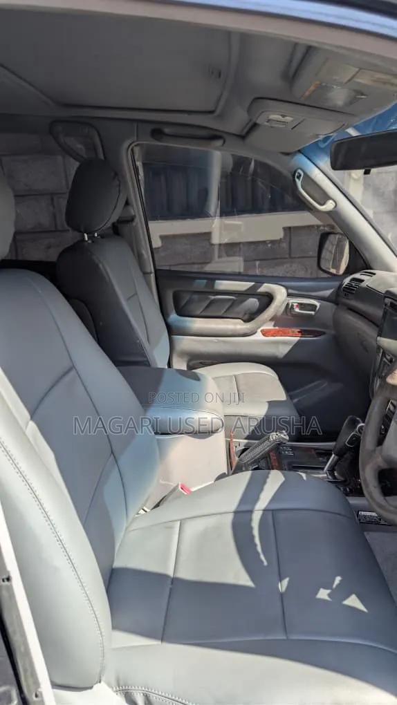 Toyota Land Cruiser 2004 Black