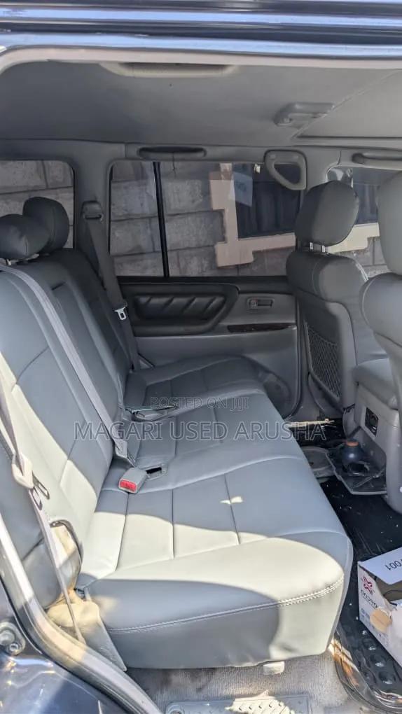 Toyota Land Cruiser 2004 Black
