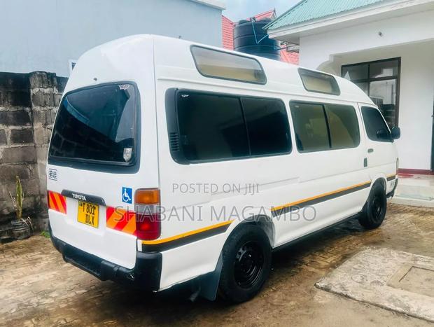 Toyota Grand HiAce 1999 Off white