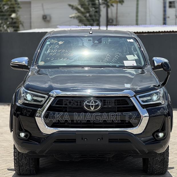 Toyota Hilux 2020 Black