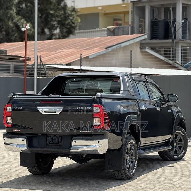 Toyota Hilux 2020 Black