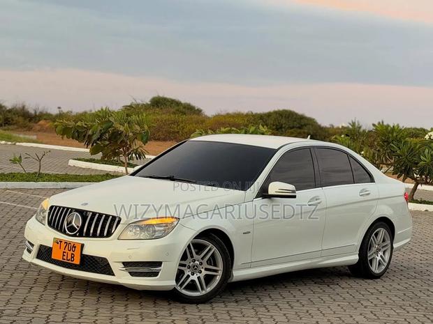 Mercedes-Benz C-Class 2011 Pearl