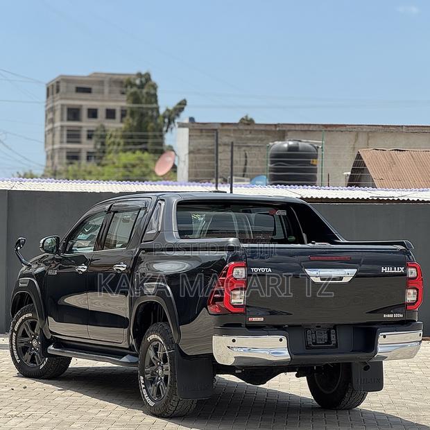 Toyota Hilux 2020 Black