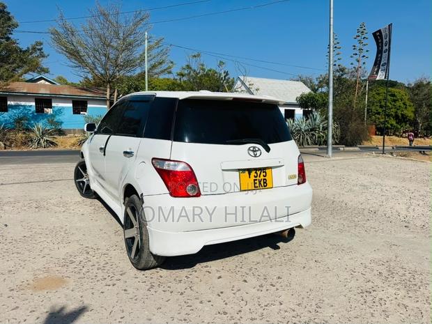 Toyota IST 2004 White