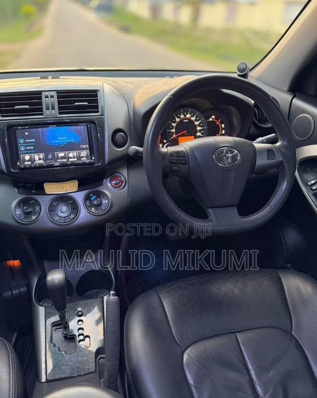 Toyota Vanguard 2010 Black