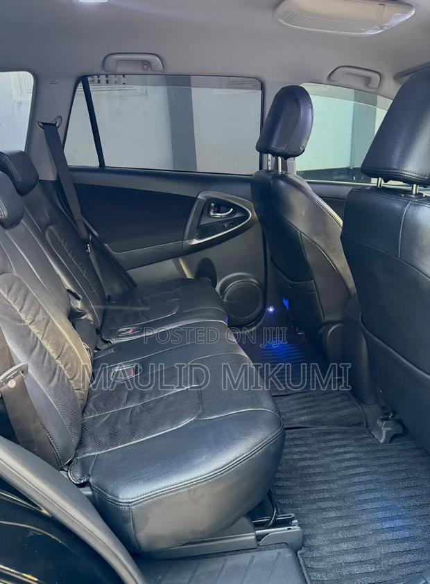 Toyota Vanguard 2010 Black