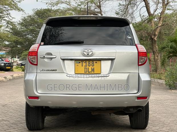 Toyota Vanguard 2010 Silver