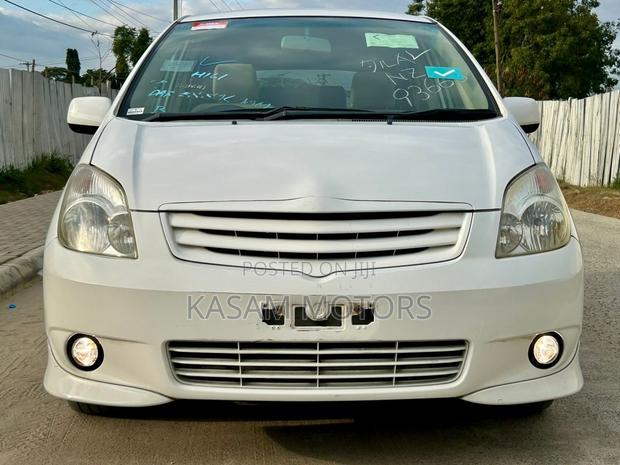 Toyota Corolla Spacio 2004 White