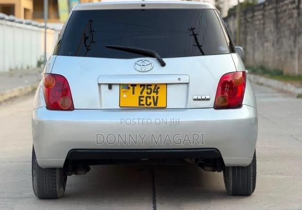 Toyota IST 2004 Silver