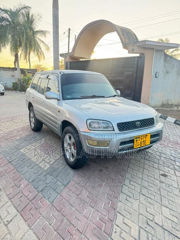 Toyota RAV4 1999 Silver