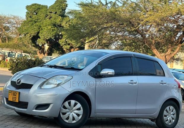 Toyota Vitz 2007 Silver