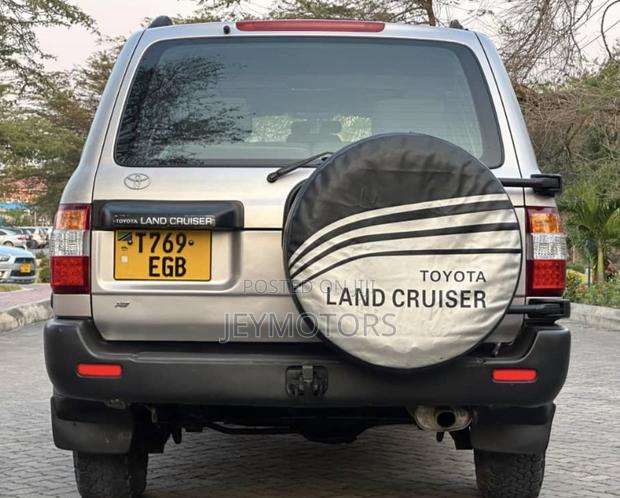 Toyota Land Cruiser 2007 Silver