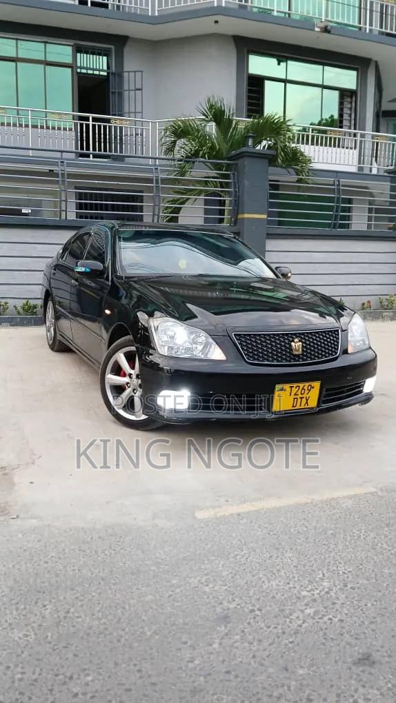 Toyota Crown Royale 2005 Black