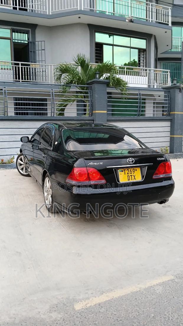 Toyota Crown Royale 2005 Black